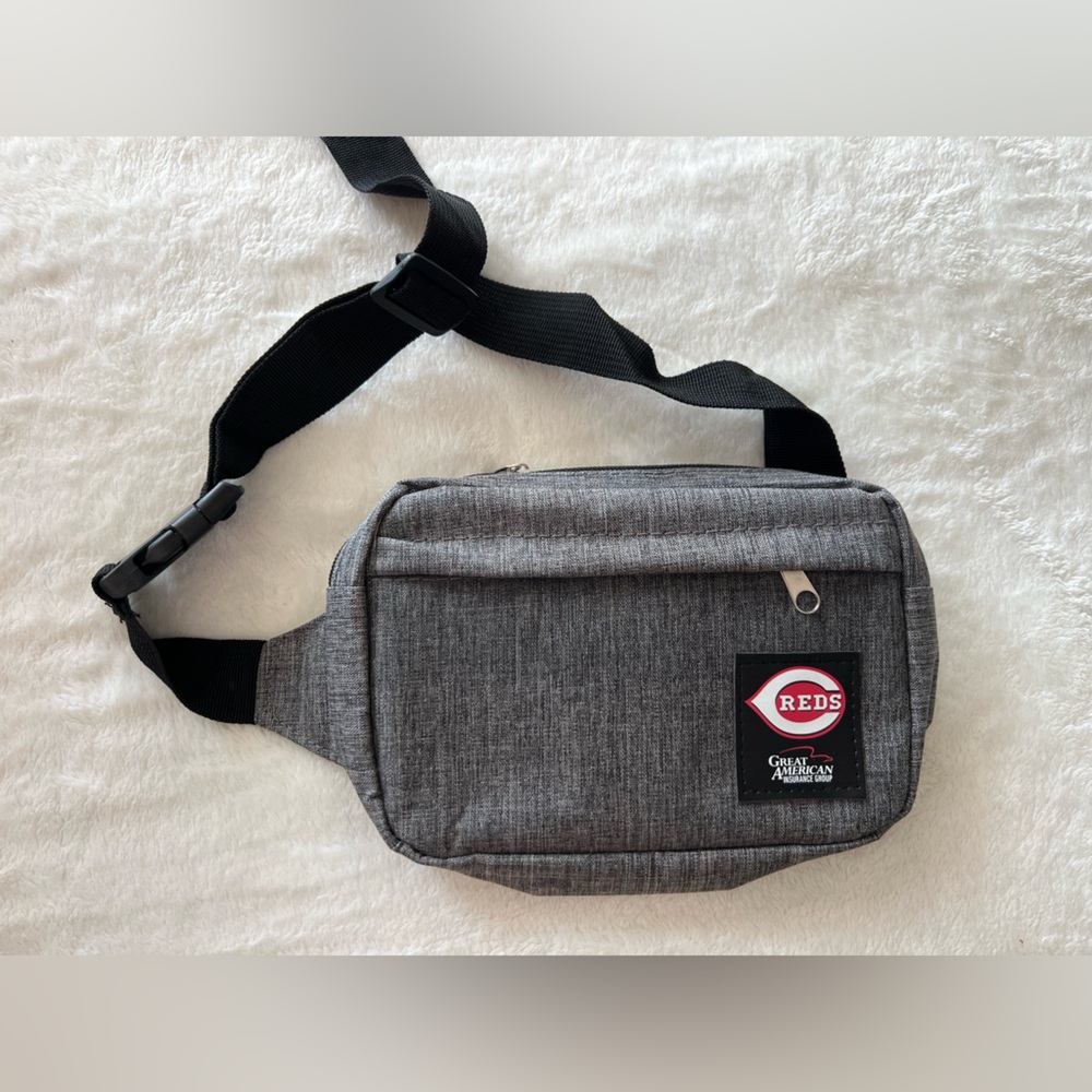 Cincinnati Reds belt bag